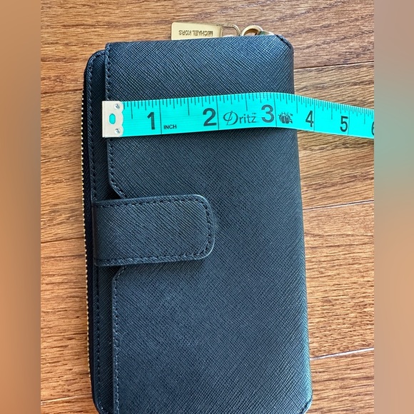 Michael Kors black Wristet - Picture 11 of 11